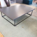 Kiviplaadiga diivanilaud